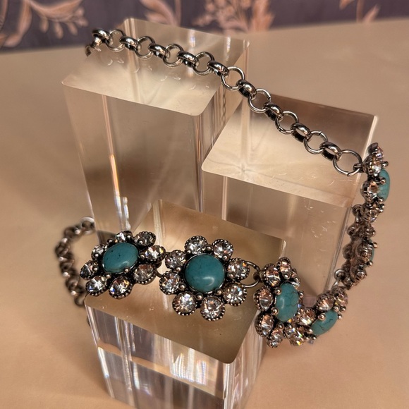 Vintage Estate Floral Turquoise Colored and Silver Toned Necklace Lot A15 - Picture 3 of 6